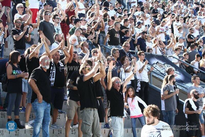 Tifosi in Curva Ferrovia