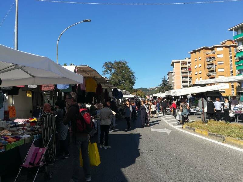 Mercatino del martedì in Via Prosperi