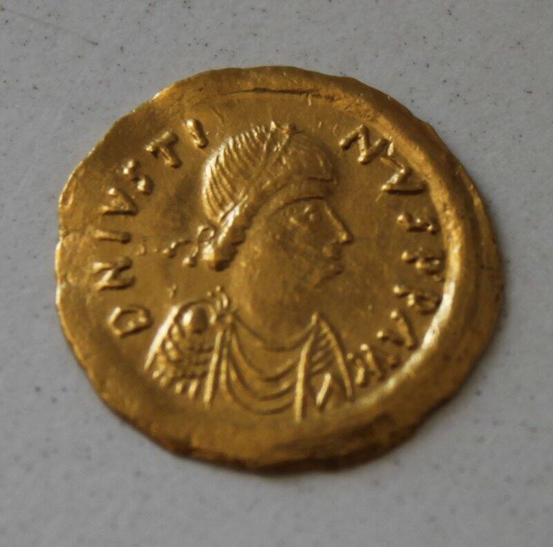 Una delle quattro monete 'prestate' da Luni alla mostra sui Longobardi