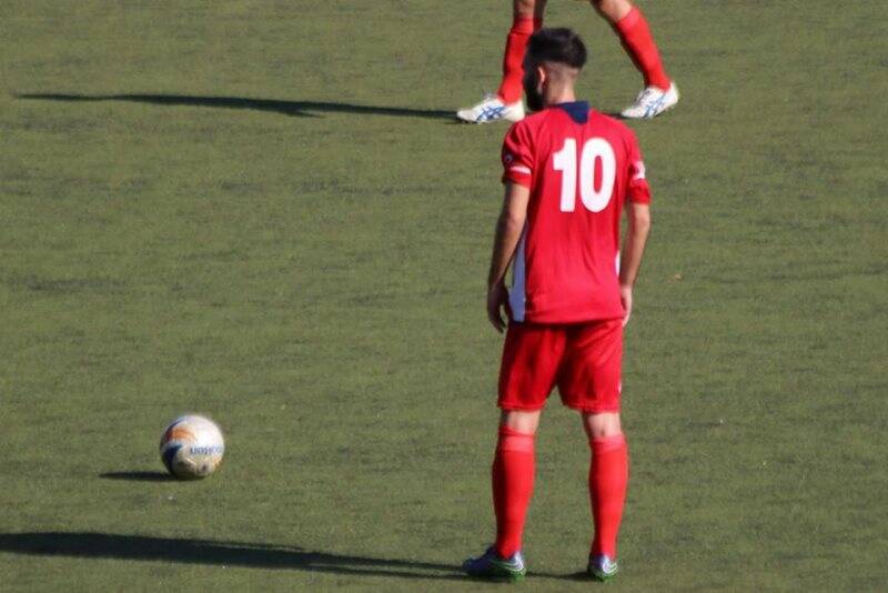 Francesco Ilardo con la maglia N°10 della Genova Calcio.