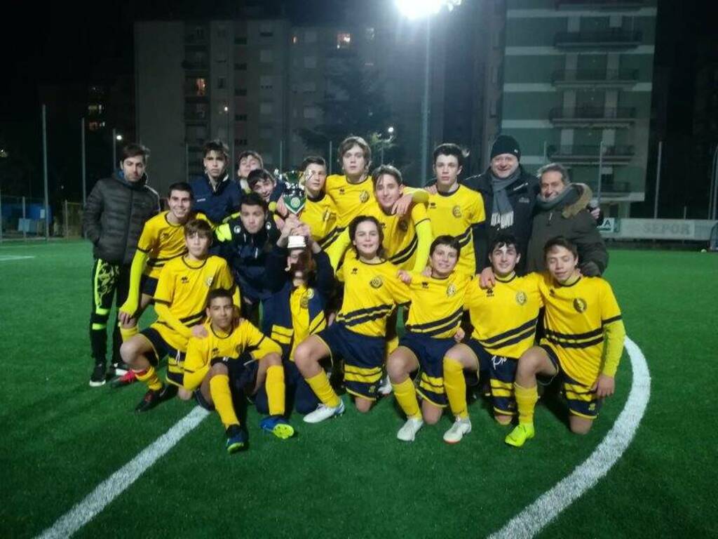 I Giovanissimi classe 2004 del Canaletto Sepor di mister Sparvieri che trionfano nell'8° trofeo Gualtierio Vaccarini.