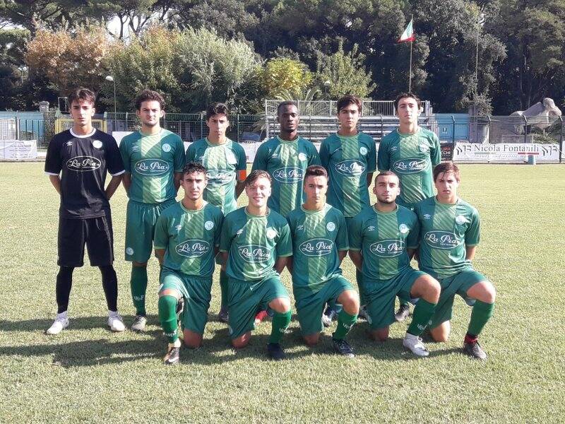 La formazione Juniores Nazionale della Fezzanese scesa in campo al "Necchi Balloni" di Forte dei Marmi.