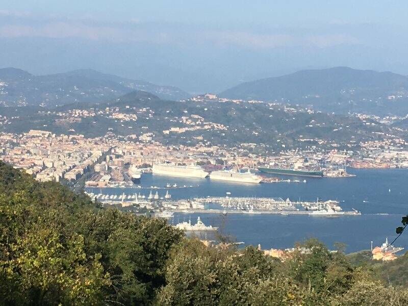 Tre navi da crociera ormeggiate in porto