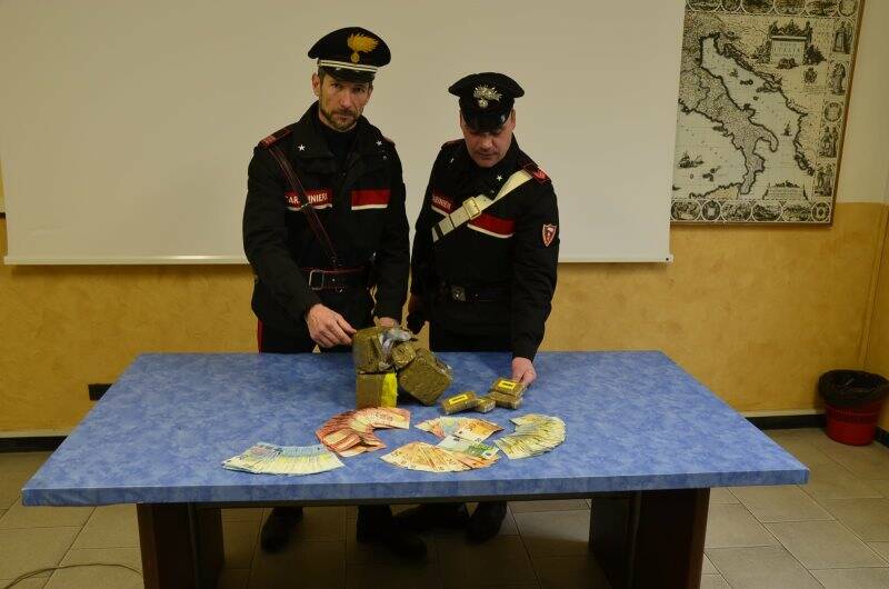 Droga e denaro sequestrati dai carabinieri
