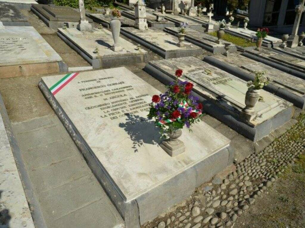 L'omaggio all'appuntato Francesco Corradi al cimitero dei Boschetti