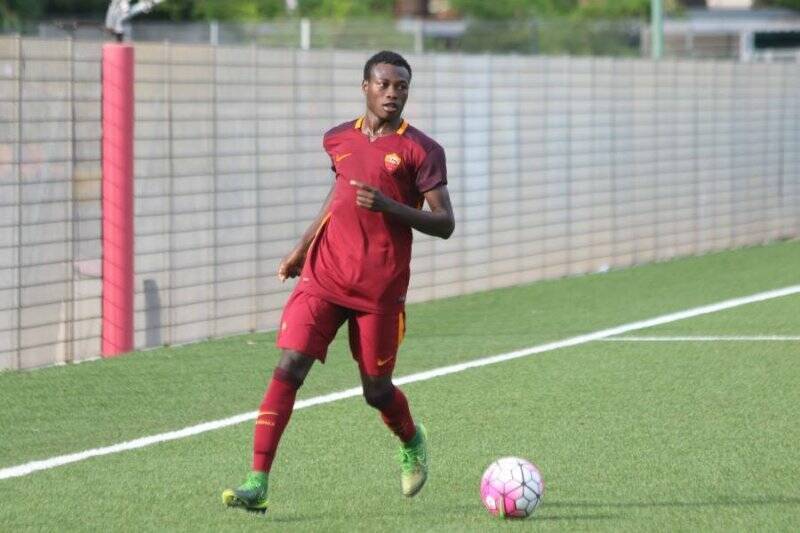 Abdullahi Nura con la maglia della Roma