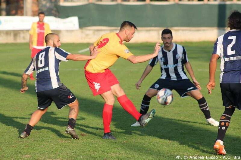 Immagini dell'incontro del "Bravi" tra i padroni di casa del Bra e gli ospiti del Savona con il match terminato sul risultato di parità di 1 - 1.