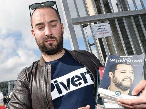 Francesco Polacchi, editore di Altaforte, la casa editrice vicina a Casapound esclusa dal Salone del Libro, davanti all?Oval di Torino, 9 maggio 2019 ANSA/ ALESSANDRO DI MARCO