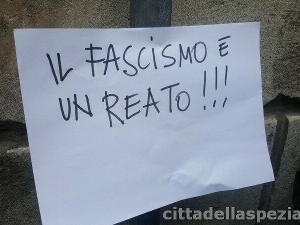 La protesta contro la presentazione del libro di Altaforte alla mediateca "Sergio Fregoso"