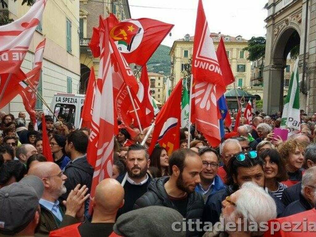 La protesta contro la presentazione del libro di Altaforte alla mediateca "Sergio Fregoso"