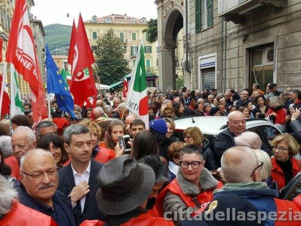 La protesta contro la presentazione del libro di Altaforte alla mediateca "Sergio Fregoso"