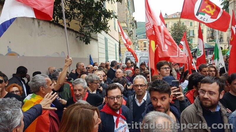 La protesta contro la presentazione del libro di Altaforte alla mediateca "Sergio Fregoso"