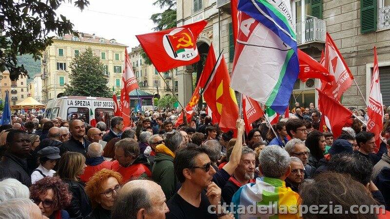 La protesta contro la presentazione del libro di Altaforte alla mediateca "Sergio Fregoso"