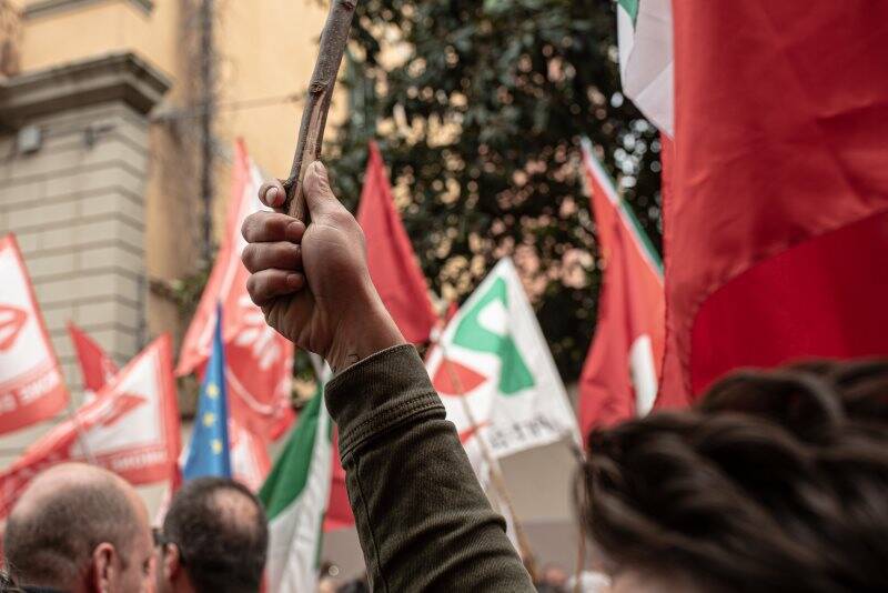 La protesta contro la presentazione del libro di Altaforte alla mediateca "Sergio Fregoso"