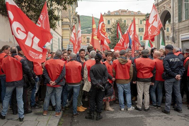 La protesta contro la presentazione del libro di Altaforte alla mediateca "Sergio Fregoso"