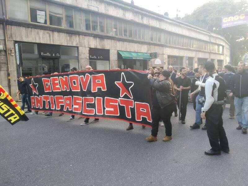 Striscione Genova antifascista