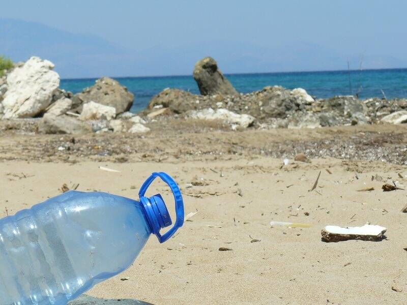 Rifiuto sulla spiaggia