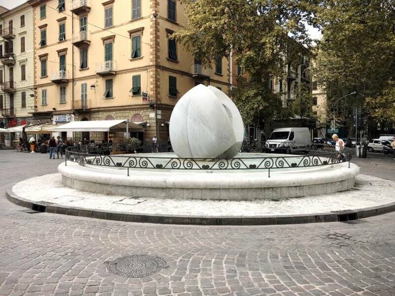 Il rendering della fontana di Piazza Garibaldi con i sistemi anti bivacco