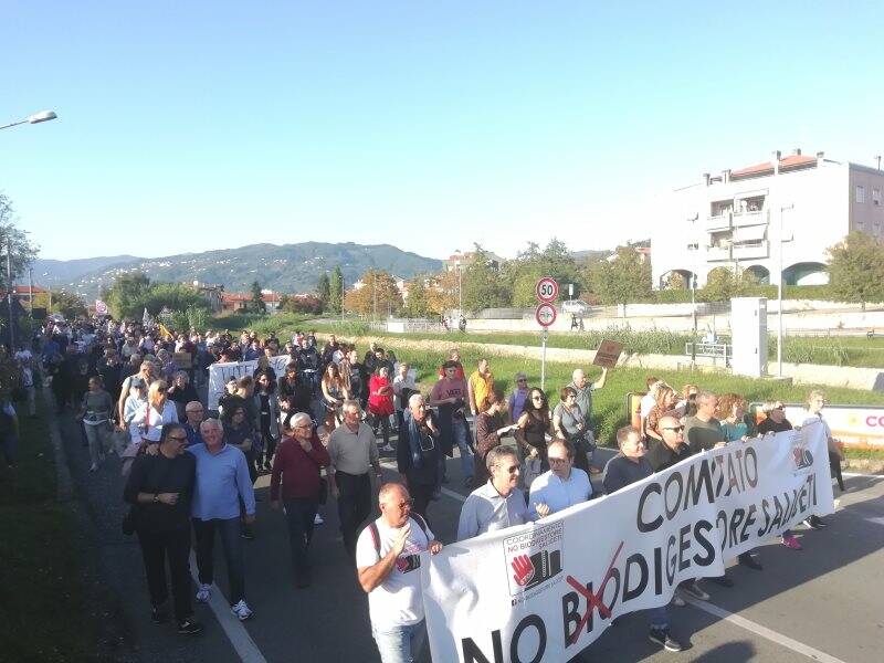 Corteo contro il digestore