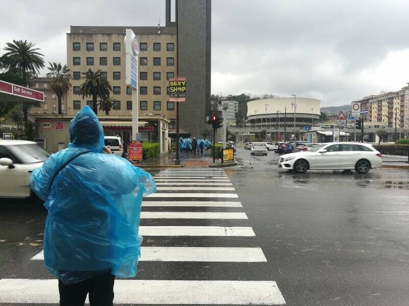 Crocieristi in giro per la città nonostante il maltempo