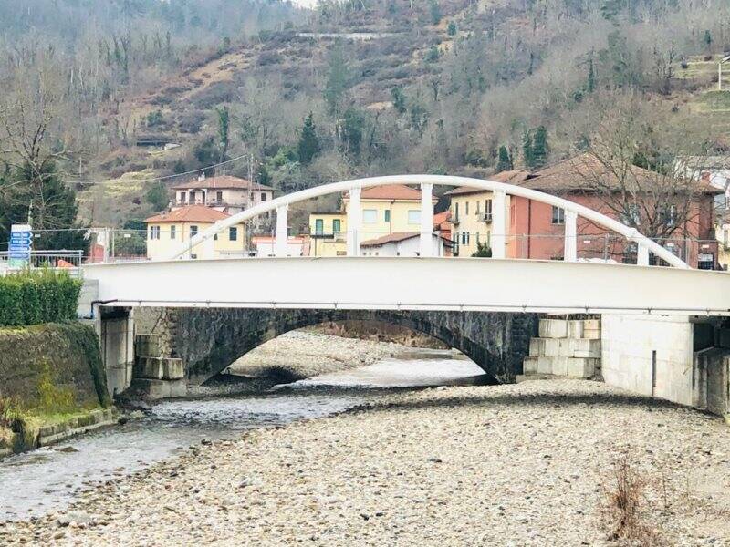 I ponti sul Torrente Pogliaschina: in primo piano il nuovo realizzato da Anas, in secondo quello che sarà demolito e ricostruito