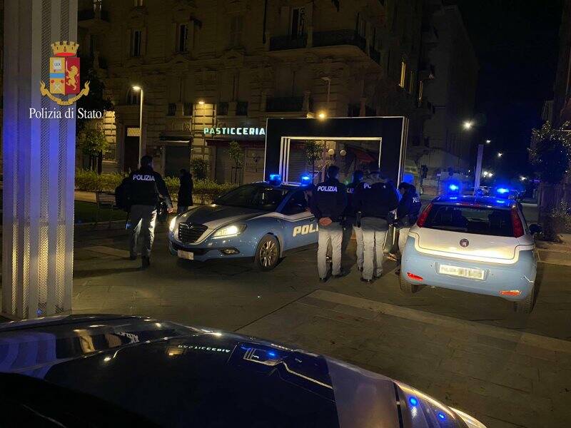 Polizia in Piazza Verdi