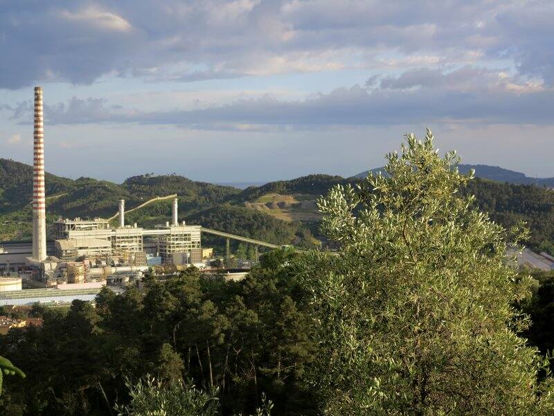 La Spezia, la centrale Enel dalla collina di Brigola (2015)