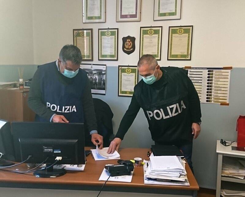 Agenti della Commissariato di Sarzana