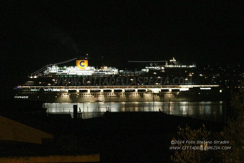 Costa Diadema lascia il Golfo della Spezia