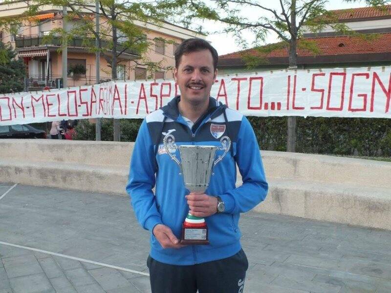 Luca Bardini festeggia la vittoria del campionato di I Categoria con il Real Fiumaretta.