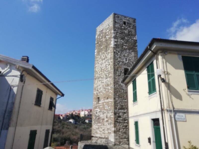 Vezzano, torre pentagonale