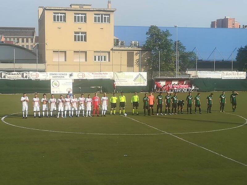 Il fischio d'inizio al "Ferrando" tra Genova Calcio e Angelo Baiardo in Coppa Italia d'Eccellenza.