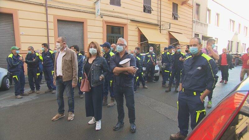 Presidio in Via Picco per i lavoratori Acam