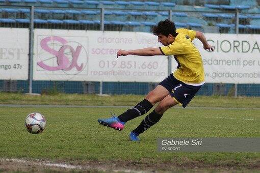 Andrea Bacigalupo con la maglia del Savona.