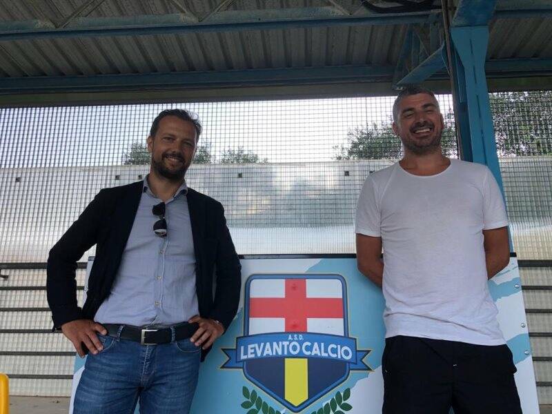 Il diesse del Levanto Calcio Jacopo Corsano presenta il nuovo allenatore rivierasco Simone Ciuffardi.