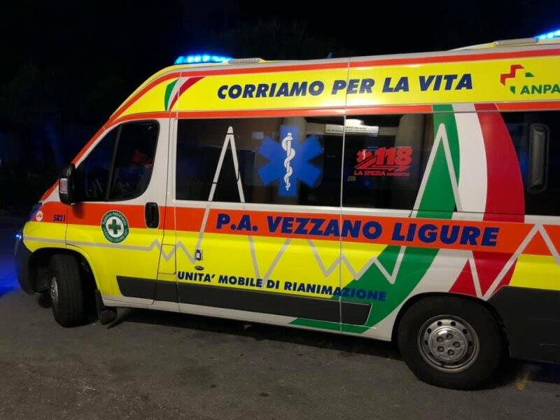 L'ambulanza 5821 della Pubblica assistenza di Vezzano Ligure