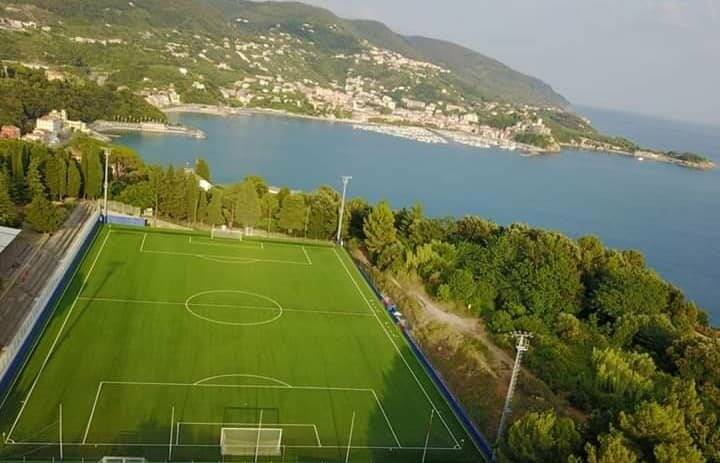 Veduta area dello stadio "Piero Bibolini" di Falconara di Lerici.
