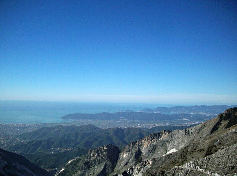 Veduta della Val di Magra e del Golfo della Spezia dalle Alpi Apuane, sentiero Foce Pianza-Foce del Canaletto (2010)
