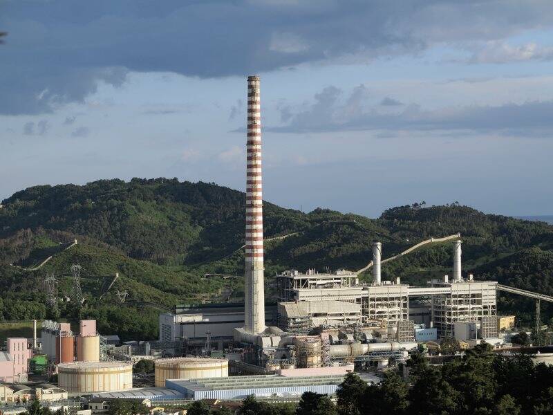 La Spezia, la centrale Enel dalla collina di Brigola (2015) (foto Giorgio Pagano) 