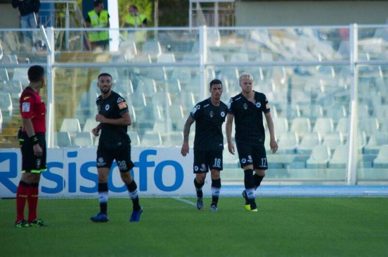 Sveinn Gudjohnsen dopo il gol al Pescara