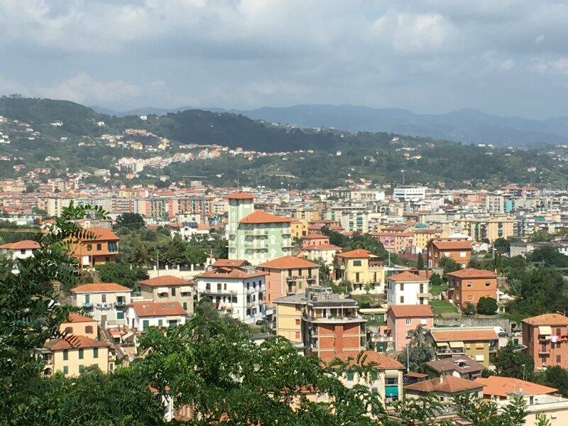 Valdellora vista dall'alto col castelletto