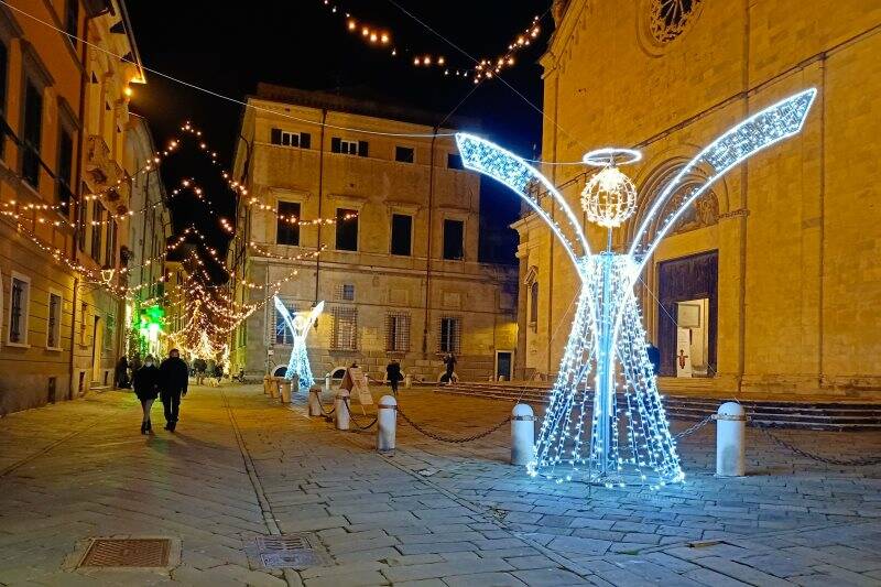 Luci natalizie in via Mazzoni, Sarzana