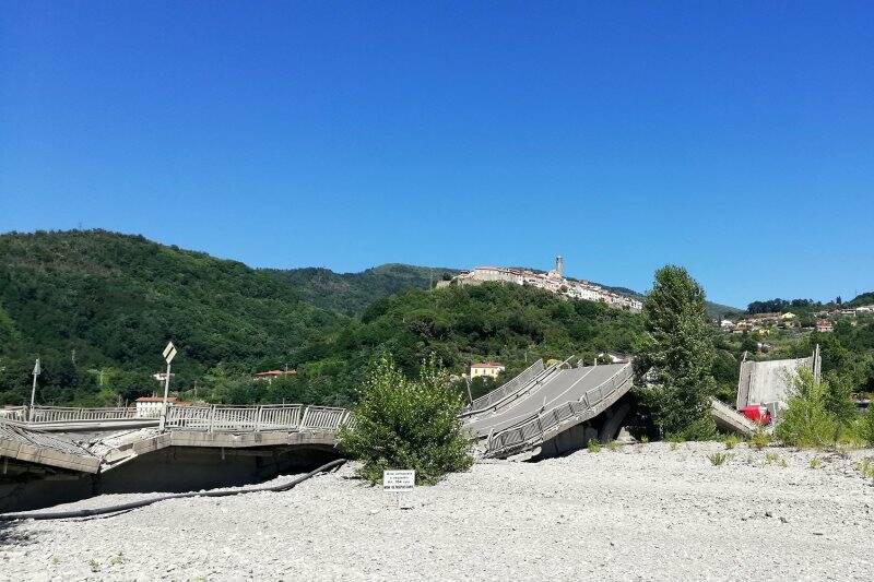 Il ponte di Albiano crollato