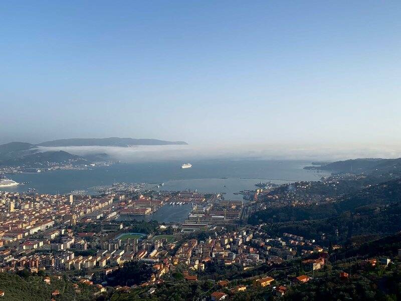 La nebbia marina sul Golfo