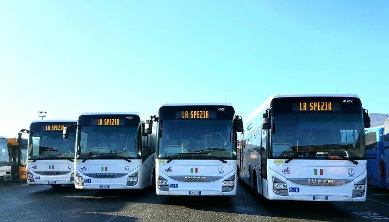 I quattro autobus nuovi pronti a entrare in servizio