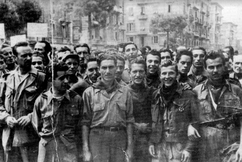 La Spezia, 25 aprile 1945: la Brigata Centocroci in piazza Verdi