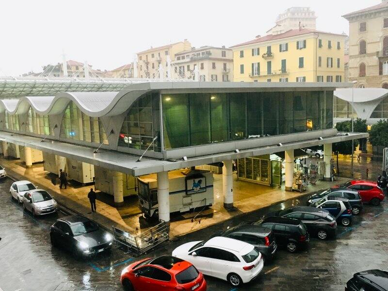 Piazza del Mercato sotto la pioggia