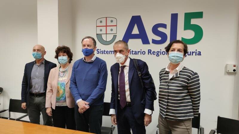 Andrea Costa con i vertici della Asl 5