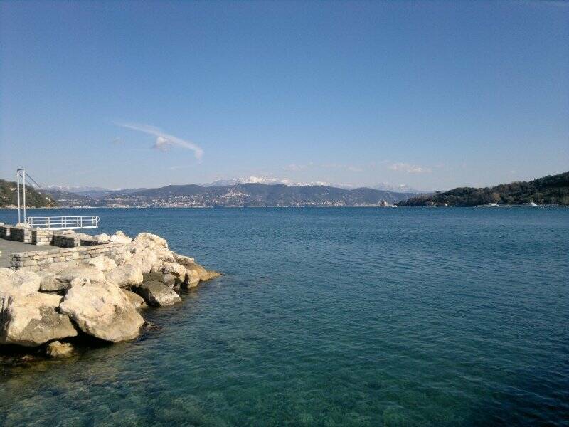 Il Golfo visto da Portovenere, le Apuane sullo sfondo