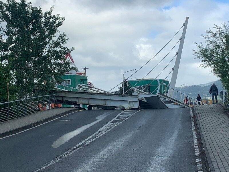 Il ponte della Darsena di Pagliari parzialmente crollato